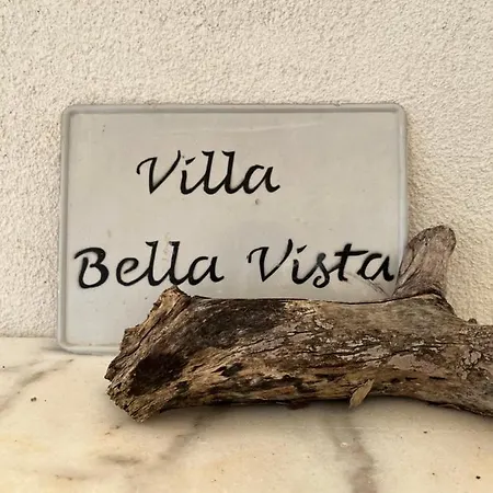 Bella Vista - Near The And Airport Villa